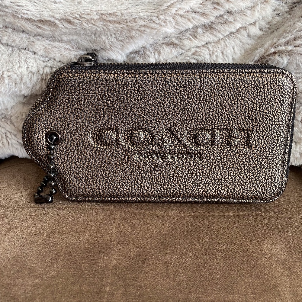 Coach Hang Tag Wallet Zip Around